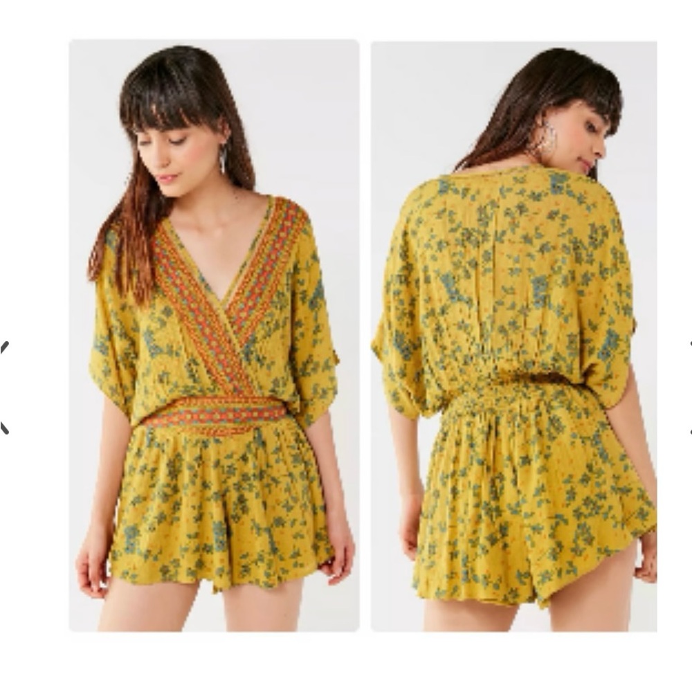 Urban Outfitters Womens Boho Floral Moonstruck Plunging romper size small